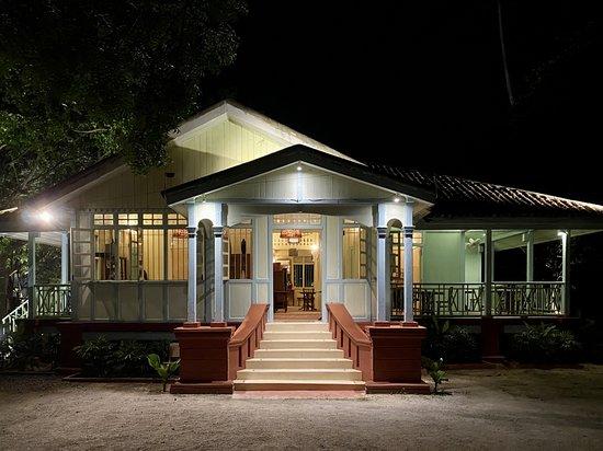 Straits Club Restaurant